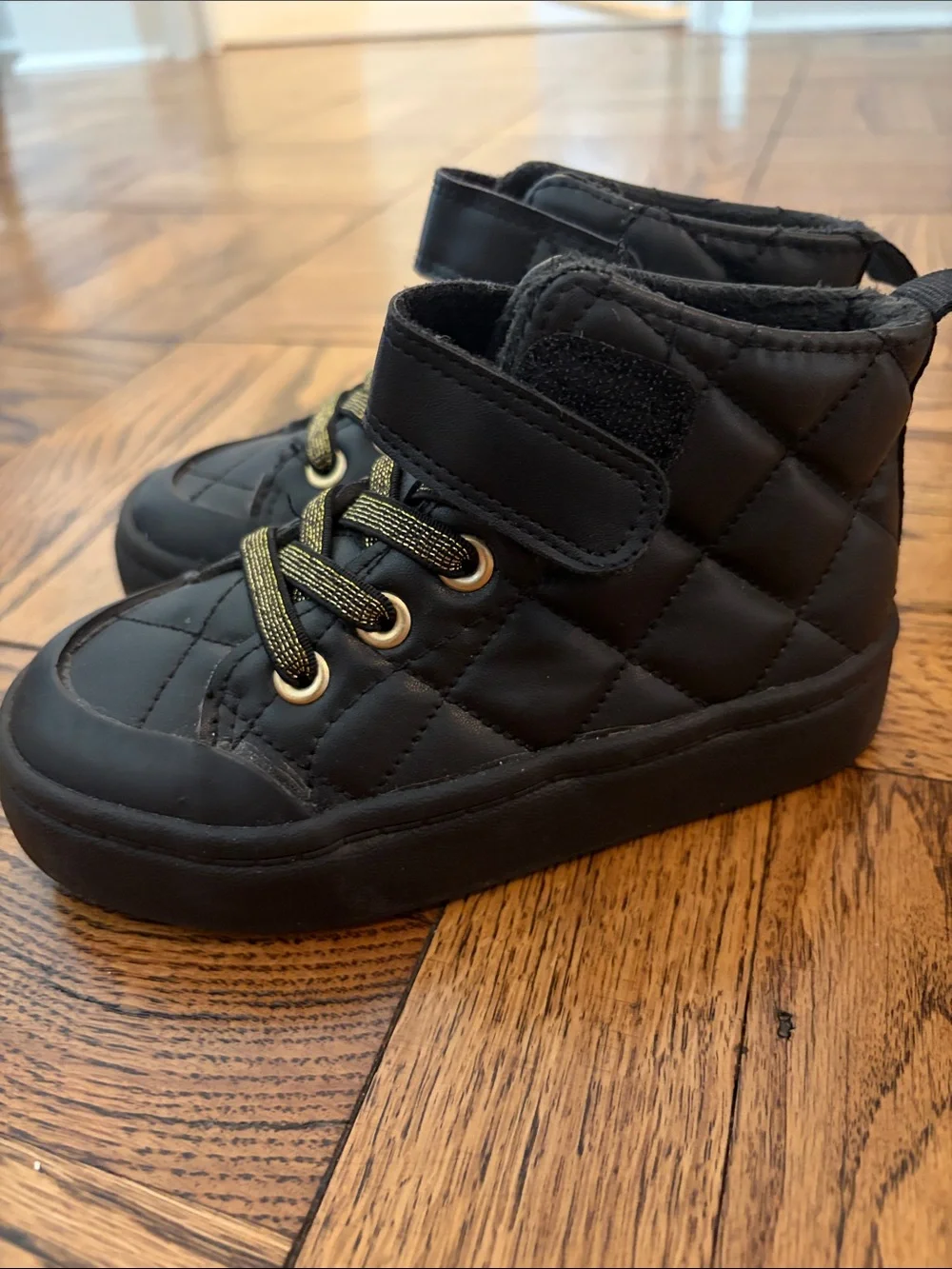 H&M Kids Quilted Ankle Boots with Gold Accent - Black Size 9